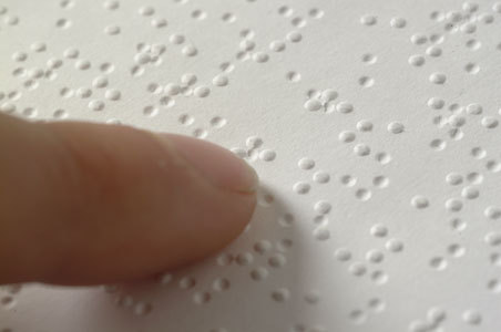 Braille_closeup.jpg